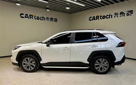 Toyota RAV4, 2024 год, 4 357 018 рублей, 4 фотография