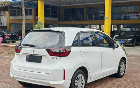 Honda Fit, 2023 год, 1 080 018 рублей, 6 фотография