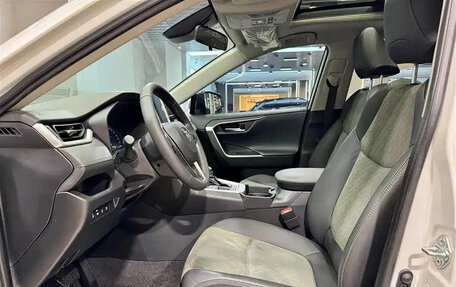 Toyota RAV4, 2024 год, 4 357 018 рублей, 10 фотография