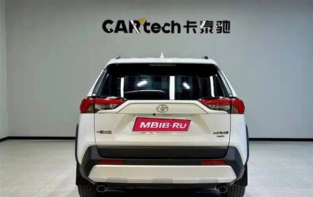 Toyota RAV4, 2024 год, 4 357 018 рублей, 6 фотография