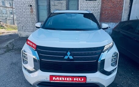 Mitsubishi Outlander, 2023 год, 1 500 000 рублей, 1 фотография