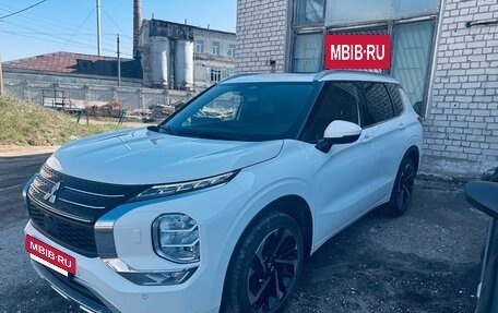 Mitsubishi Outlander, 2023 год, 1 500 000 рублей, 2 фотография