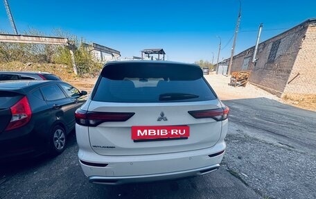 Mitsubishi Outlander, 2023 год, 1 500 000 рублей, 4 фотография
