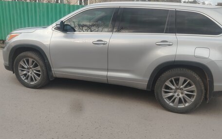 Toyota Highlander III, 2015 год, 2 400 000 рублей, 2 фотография
