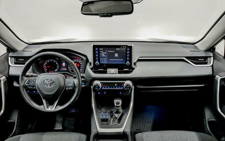 Toyota RAV4, 2021 год, 3 800 000 рублей, 14 фотография