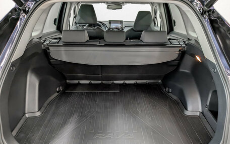 Toyota RAV4, 2021 год, 3 800 000 рублей, 10 фотография