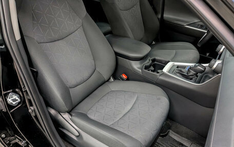 Toyota RAV4, 2021 год, 3 800 000 рублей, 22 фотография