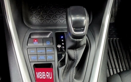 Toyota RAV4, 2021 год, 3 800 000 рублей, 28 фотография