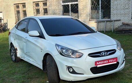 Hyundai Solaris II рестайлинг, 2011 год, 500 000 рублей, 3 фотография