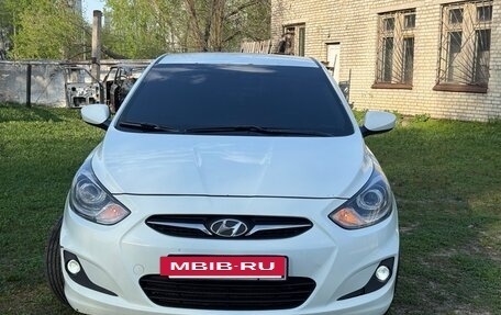 Hyundai Solaris II рестайлинг, 2011 год, 500 000 рублей, 2 фотография