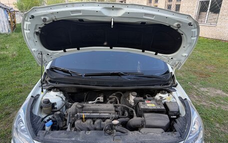 Hyundai Solaris II рестайлинг, 2011 год, 500 000 рублей, 16 фотография