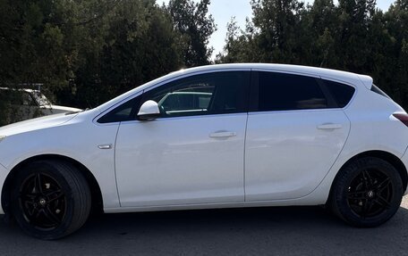 Opel Astra J, 2011 год, 650 000 рублей, 6 фотография