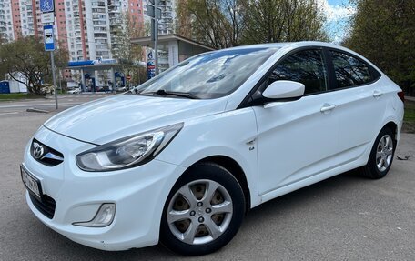 Hyundai Solaris II рестайлинг, 2013 год, 880 000 рублей, 3 фотография