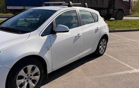Opel Astra J, 2015 год, 900 000 рублей, 3 фотография
