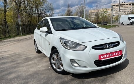 Hyundai Solaris II рестайлинг, 2013 год, 880 000 рублей, 2 фотография