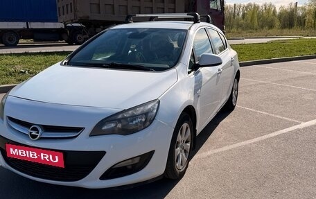 Opel Astra J, 2015 год, 900 000 рублей, 2 фотография