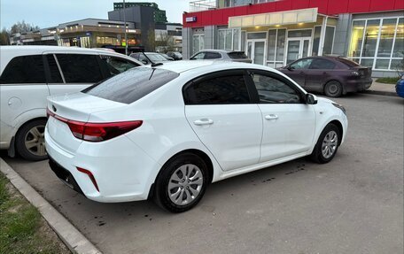 KIA Rio IV, 2018 год, 1 070 000 рублей, 2 фотография