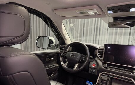 Toyota Sequoia, 2023 год, 13 900 000 рублей, 21 фотография