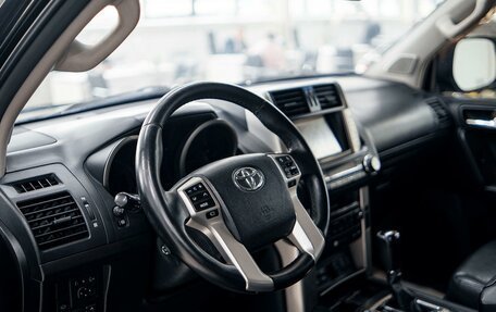 Toyota Land Cruiser Prado 150 рестайлинг 2, 2011 год, 3 324 000 рублей, 10 фотография