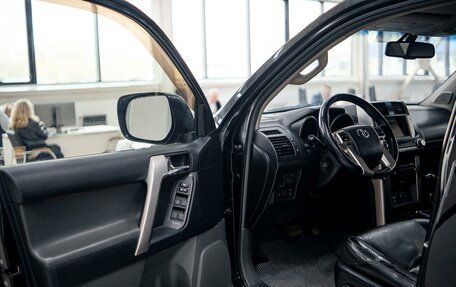 Toyota Land Cruiser Prado 150 рестайлинг 2, 2011 год, 3 324 000 рублей, 7 фотография