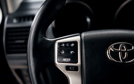 Toyota Land Cruiser Prado 150 рестайлинг 2, 2011 год, 3 324 000 рублей, 12 фотография