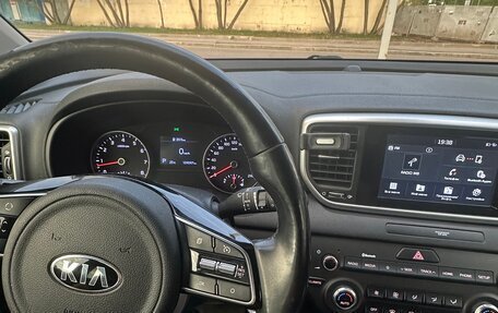 KIA Sportage IV рестайлинг, 2018 год, 1 980 000 рублей, 4 фотография