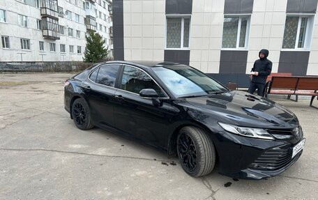 Toyota Camry, 2019 год, 2 850 000 рублей, 2 фотография
