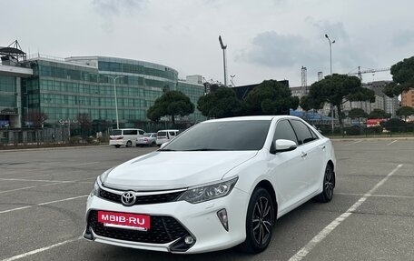 Toyota Camry, 2017 год, 2 150 000 рублей, 2 фотография