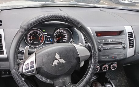 Mitsubishi Outlander III рестайлинг 3, 2010 год, 750 000 рублей, 9 фотография
