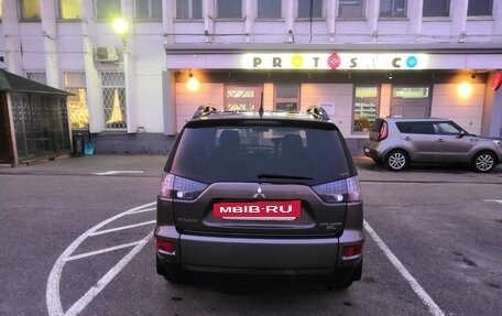 Mitsubishi Outlander III рестайлинг 3, 2010 год, 750 000 рублей, 2 фотография