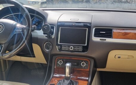 Volkswagen Touareg III, 2011 год, 2 050 000 рублей, 6 фотография