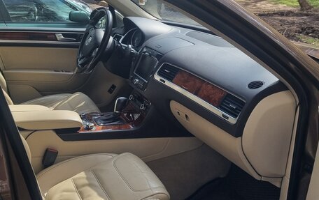 Volkswagen Touareg III, 2011 год, 2 050 000 рублей, 12 фотография