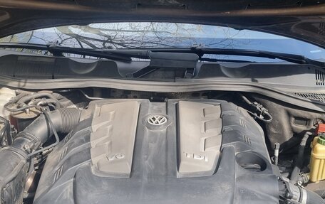 Volkswagen Touareg III, 2011 год, 2 050 000 рублей, 13 фотография