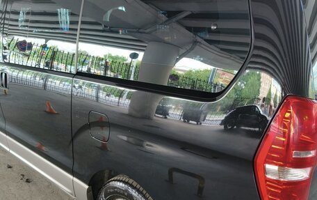 Hyundai H-1 II рестайлинг, 2015 год, 2 200 000 рублей, 11 фотография