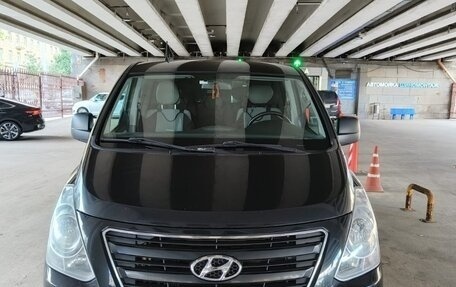 Hyundai H-1 II рестайлинг, 2015 год, 2 200 000 рублей, 14 фотография