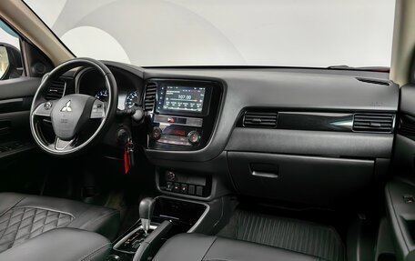 Mitsubishi Outlander III рестайлинг 3, 2020 год, 2 245 000 рублей, 13 фотография
