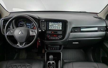 Mitsubishi Outlander III рестайлинг 3, 2020 год, 2 245 000 рублей, 12 фотография