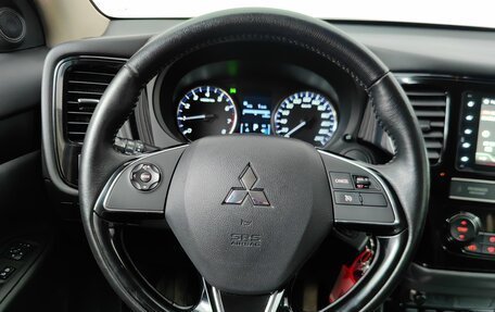 Mitsubishi Outlander III рестайлинг 3, 2020 год, 2 245 000 рублей, 11 фотография