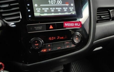 Mitsubishi Outlander III рестайлинг 3, 2020 год, 2 245 000 рублей, 15 фотография