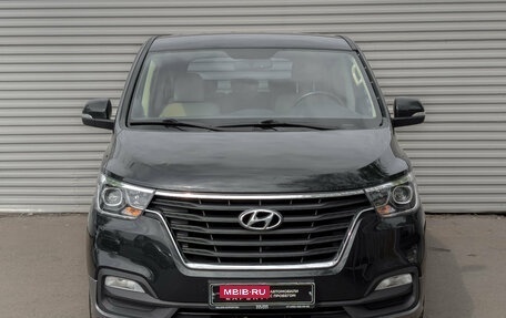 Hyundai H-1 II рестайлинг, 2021 год, 3 775 000 рублей, 2 фотография