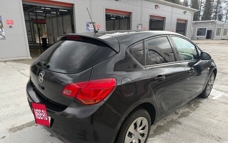 Opel Astra J, 2011 год, 710 000 рублей, 2 фотография
