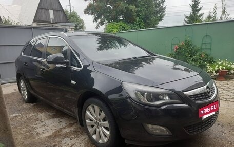 Opel Astra J, 2012 год, 870 000 рублей, 2 фотография