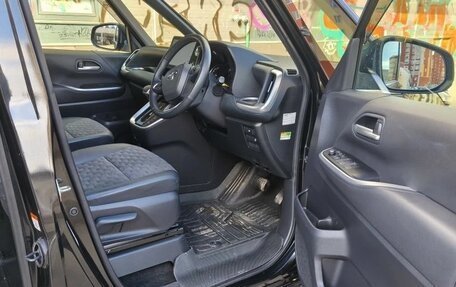 Toyota Voxy, 2022 год, 3 890 000 рублей, 13 фотография