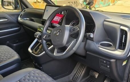 Toyota Voxy, 2022 год, 3 890 000 рублей, 14 фотография