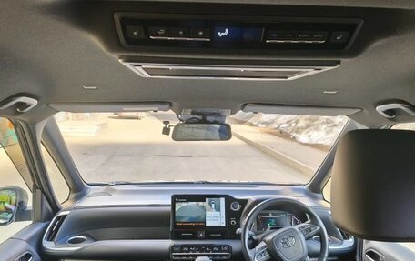Toyota Voxy, 2022 год, 3 890 000 рублей, 18 фотография