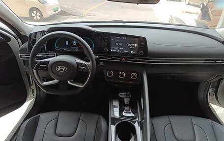 Hyundai Elantra, 2025 год, 1 715 000 рублей, 16 фотография
