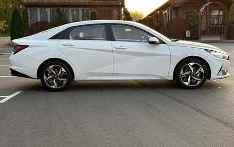 Hyundai Elantra, 2023 год, 1 950 000 рублей, 3 фотография