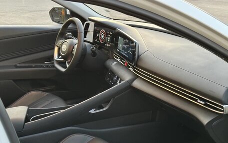 Hyundai Elantra, 2023 год, 1 950 000 рублей, 7 фотография
