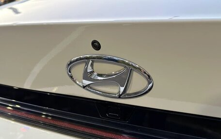 Hyundai Elantra, 2023 год, 1 950 000 рублей, 16 фотография