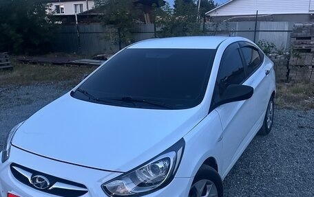 Hyundai Solaris II рестайлинг, 2013 год, 820 000 рублей, 1 фотография